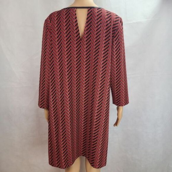 NWT Beige by ECI Women's ((L) Black and Red Chevron 3/4 Sleeve Shift Dress - Picture 6 of 12